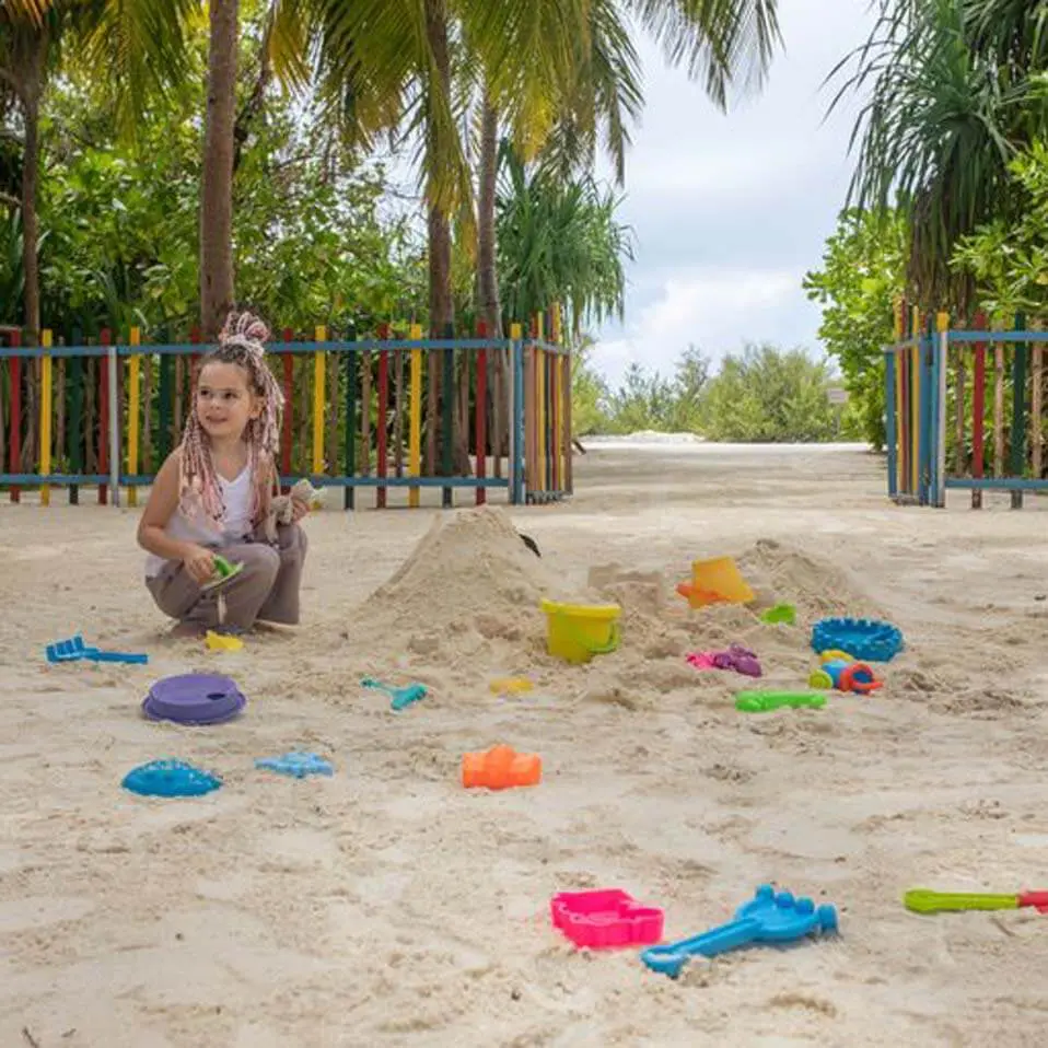 Cocoon Maldivi otroci